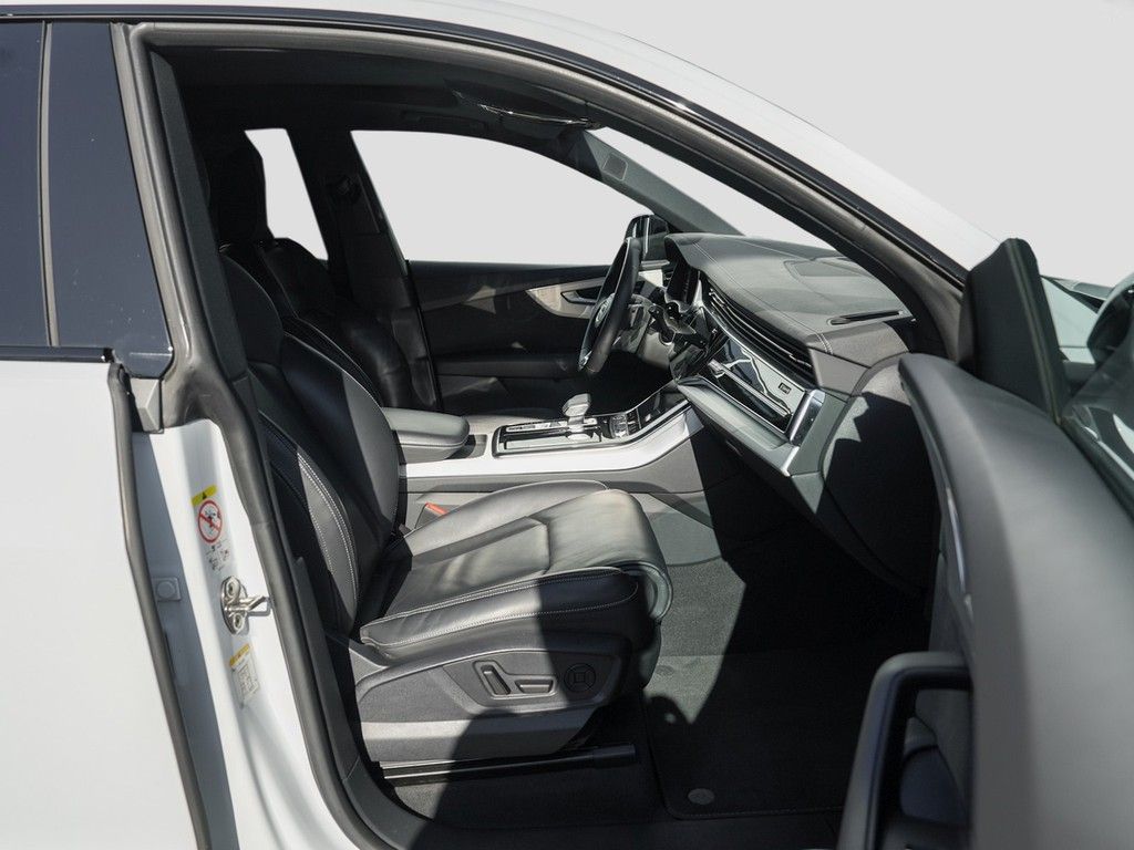 Audi Q8 2023 г. Белый, пробег 43958 км