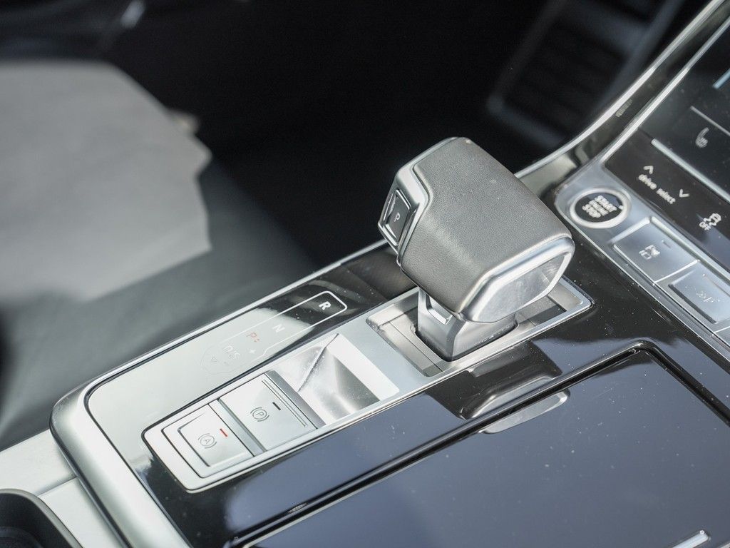 Audi Q8 2023 г. Белый, пробег 43958 км