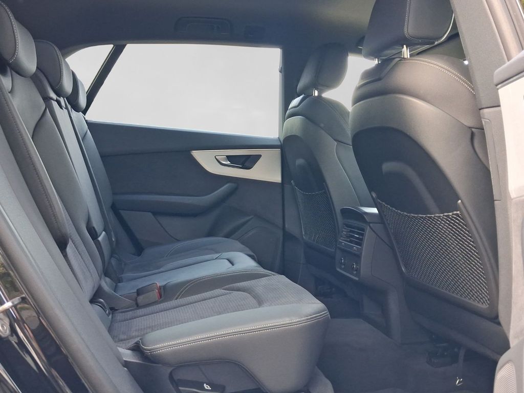 Audi Q8 2023 г. Чёрный, пробег 48164 км