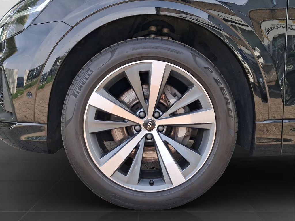 Audi Q8 2023 г. Чёрный, пробег 48164 км