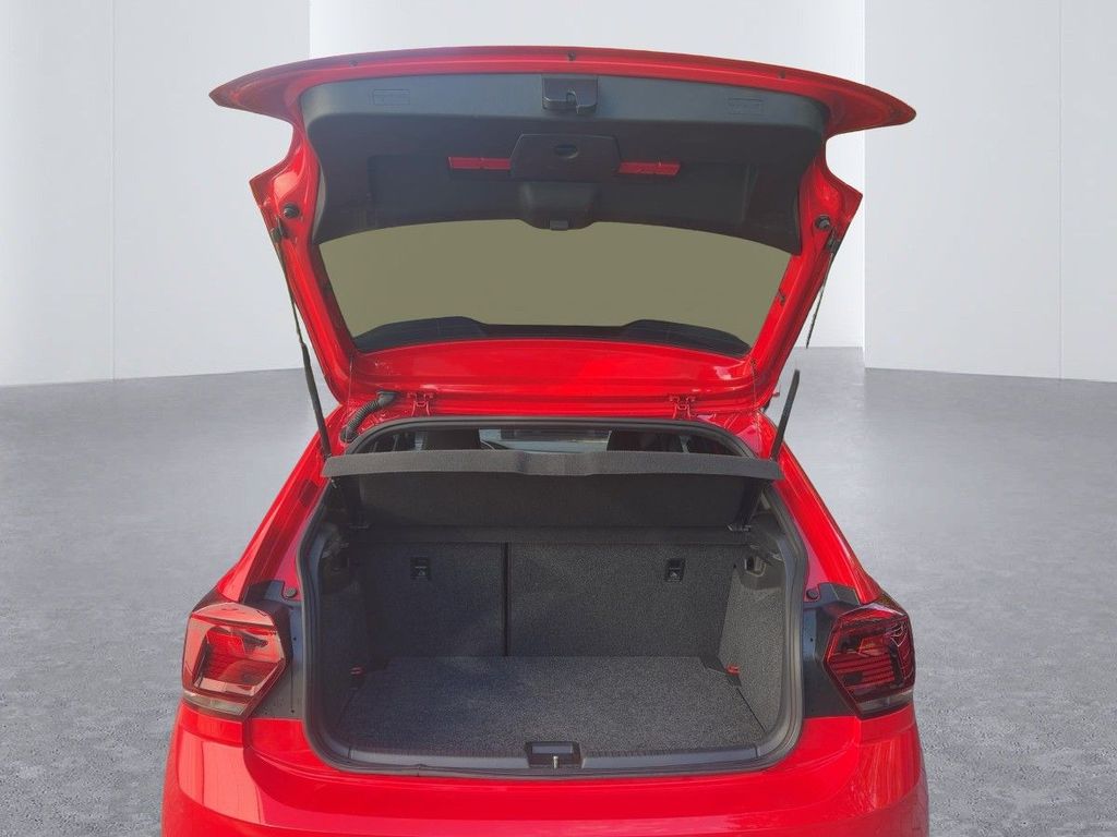 Volkswagen Polo 2022 г. Красный, пробег 45696 км