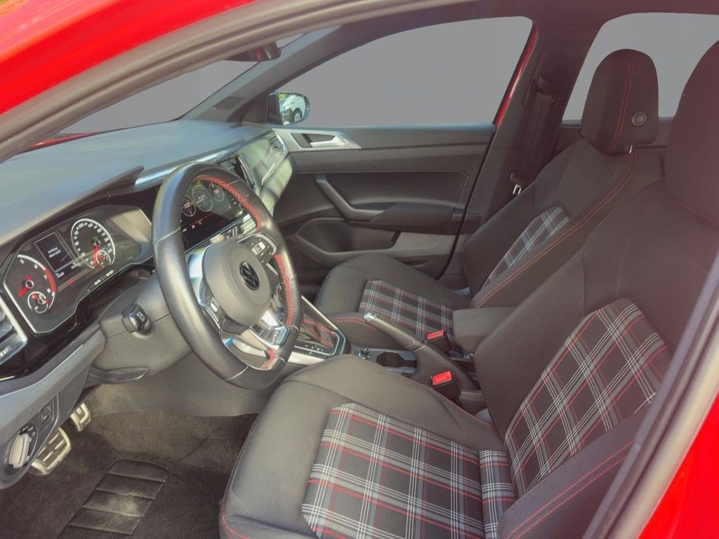 Volkswagen Polo 2022 г. Красный, пробег 45696 км