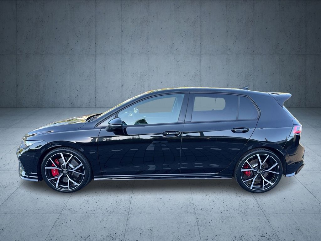 Volkswagen Golf 2025 г. Чёрный, пробег 15390 км