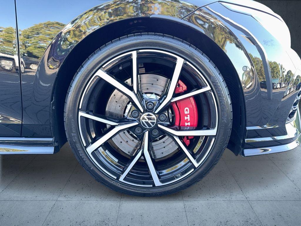 Volkswagen Golf 2025 г. Чёрный, пробег 15390 км