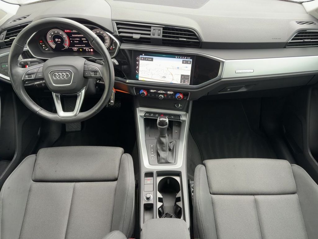 Audi Q3 2023 г. Белый, пробег 41334 км