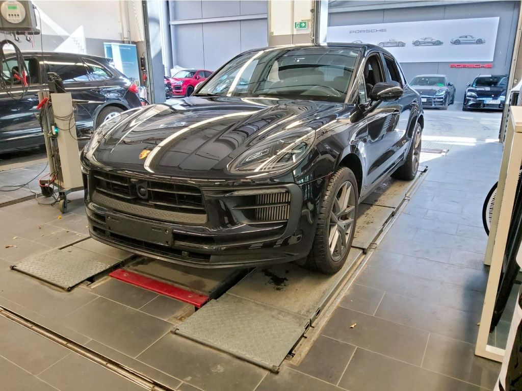 Porsche Macan 2023 г. Чёрный, пробег 26800 км
