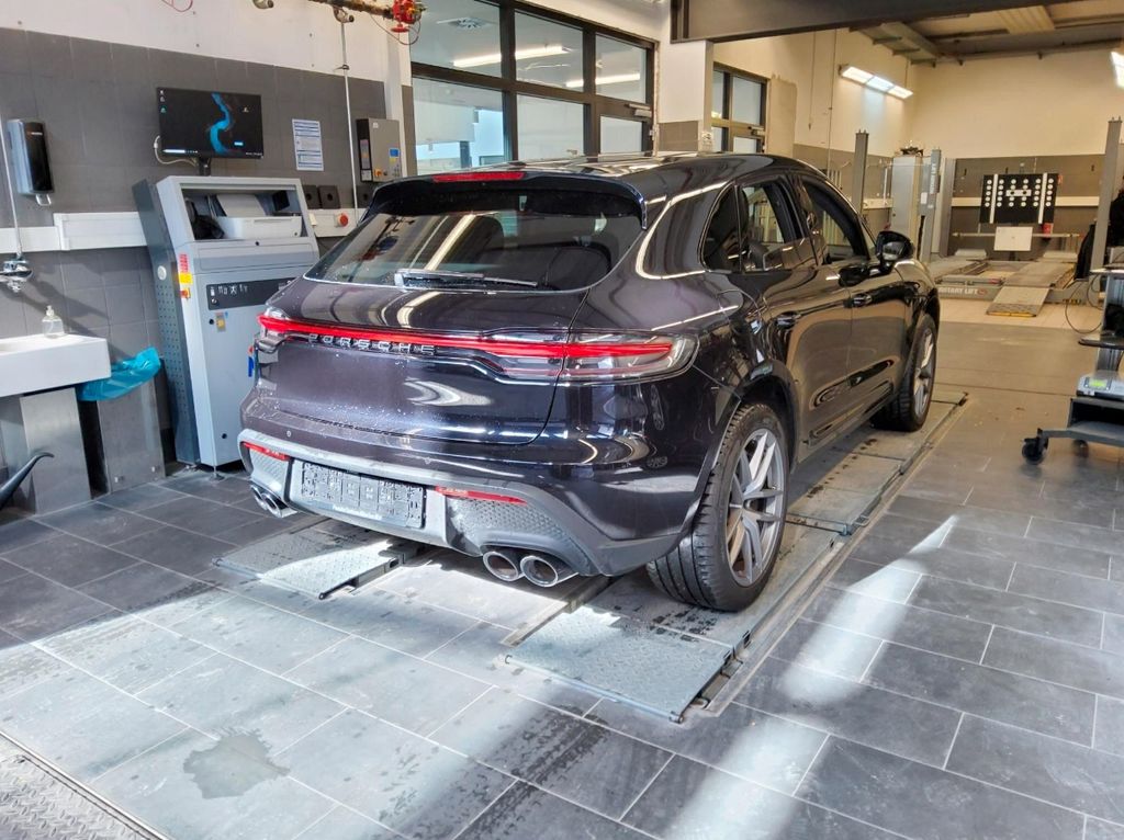Porsche Macan 2023 г. Чёрный, пробег 26800 км