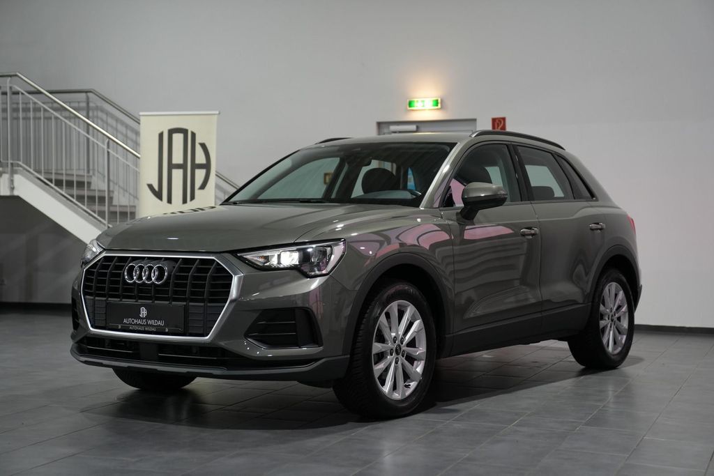 Audi Q3 2023 г. Серый, пробег 36477 км