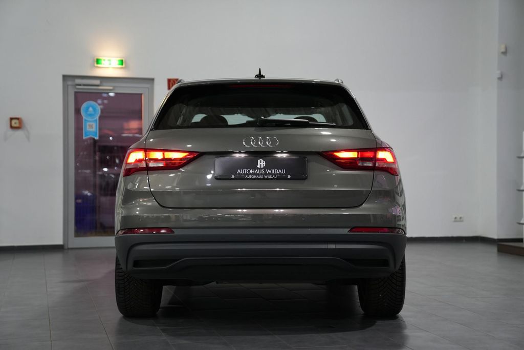 Audi Q3 2023 г. Серый, пробег 36477 км