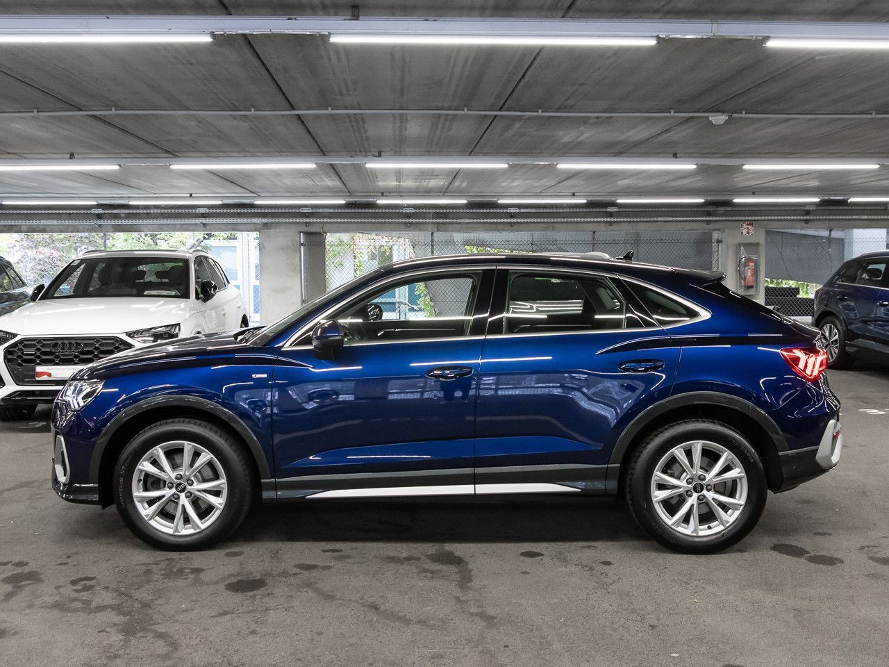 Audi Q3 2023 г. Синий, пробег 50424 км