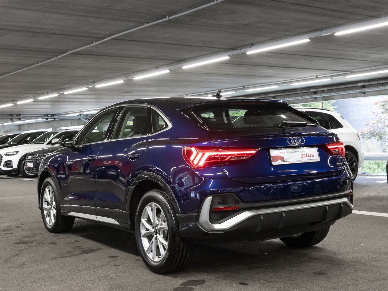 Audi Q3 2023 г. Синий, пробег 50424 км