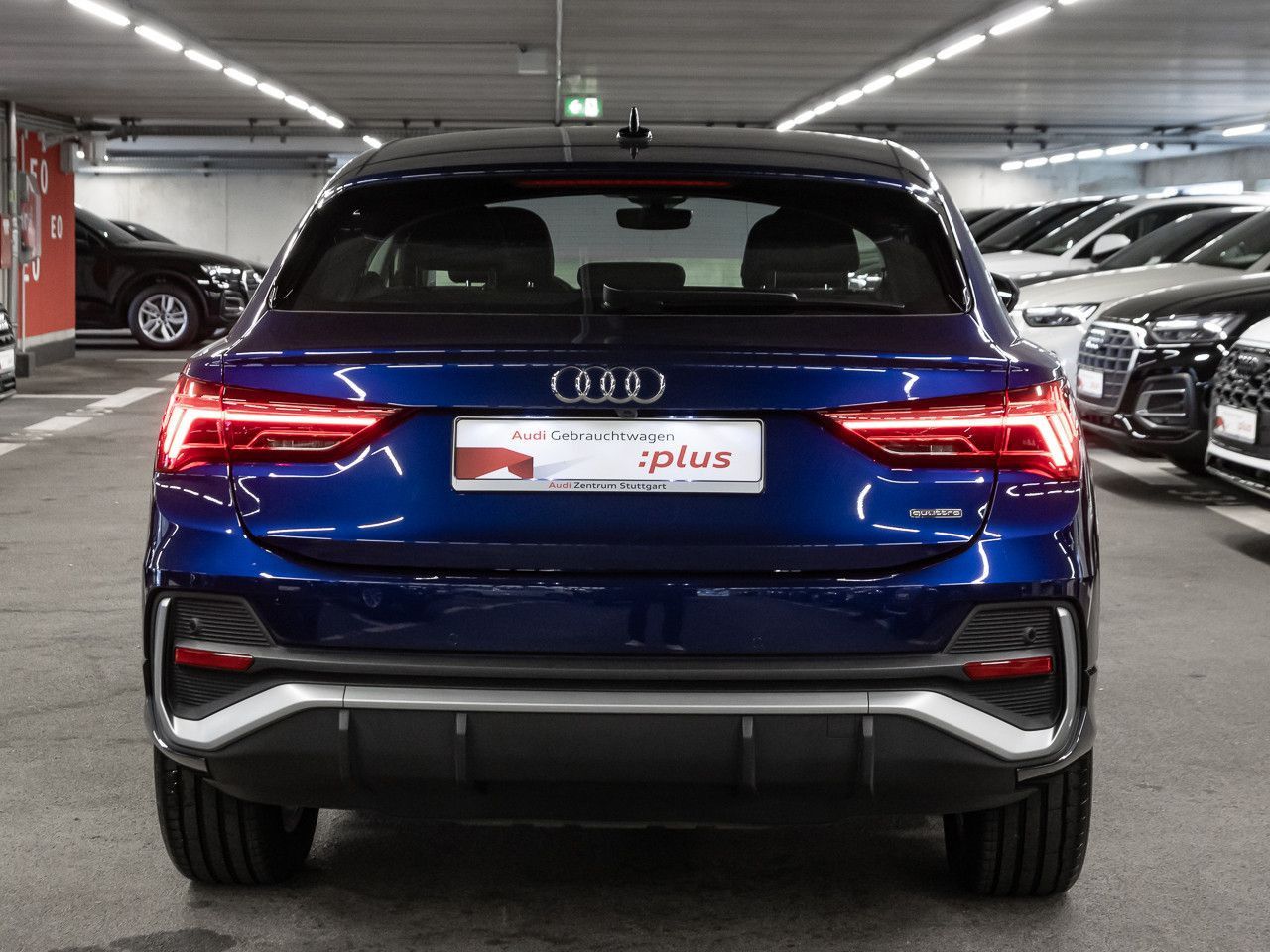 Audi Q3 2023 г. Синий, пробег 50424 км