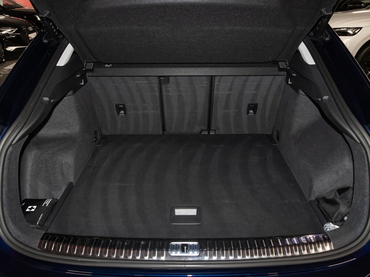 Audi Q3 2023 г. Синий, пробег 50424 км