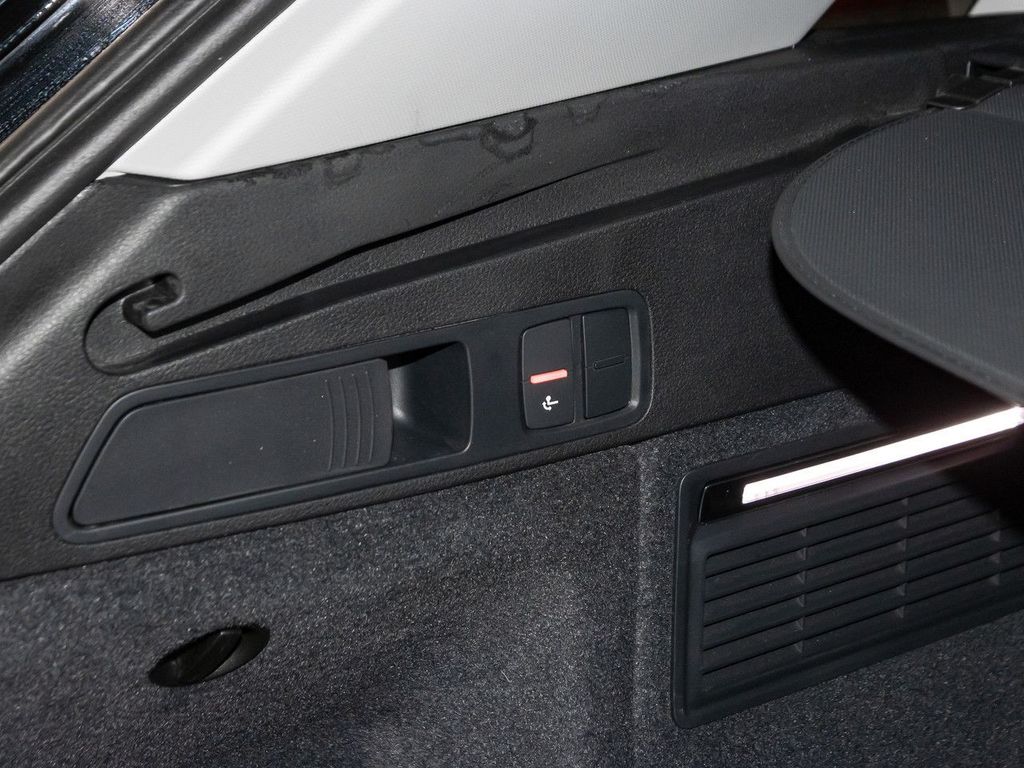 Audi Q5 2025 г. Чёрный, пробег 20833 км