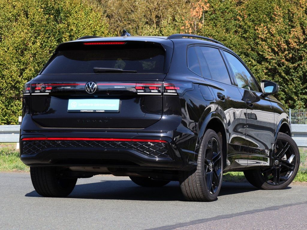 Volkswagen Tiguan 2024 г. Чёрный, пробег 35363 км