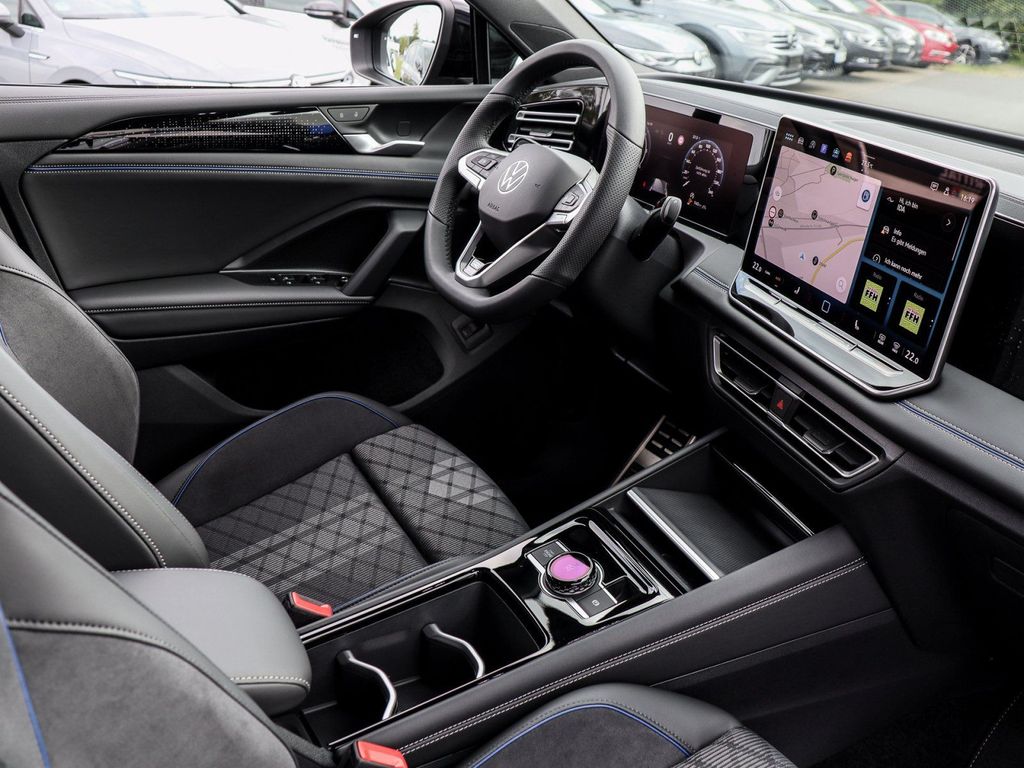 Volkswagen Tiguan 2024 г. Чёрный, пробег 35363 км