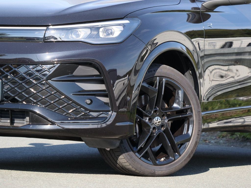 Volkswagen Tiguan 2024 г. Чёрный, пробег 35363 км