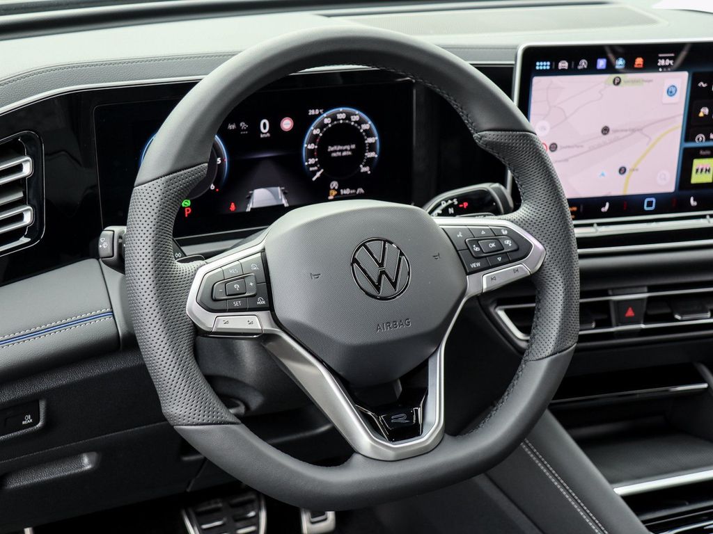 Volkswagen Tiguan 2024 г. Чёрный, пробег 35363 км