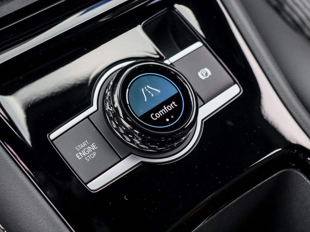 Volkswagen Tiguan 2024 г. Чёрный, пробег 35363 км