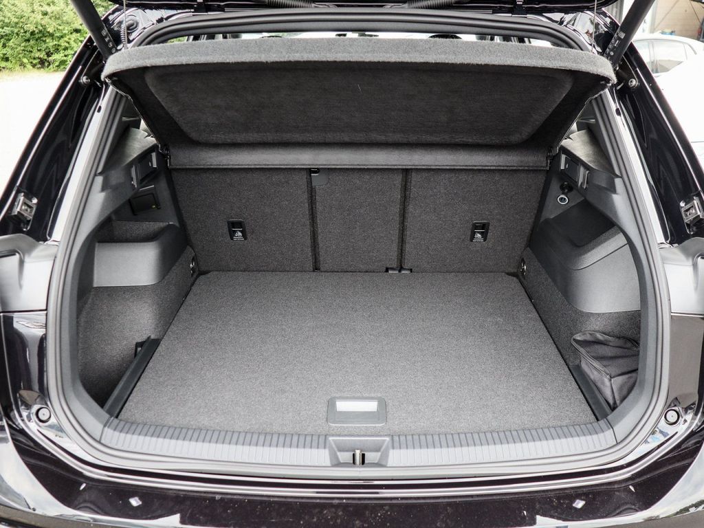 Volkswagen Tiguan 2024 г. Чёрный, пробег 35363 км