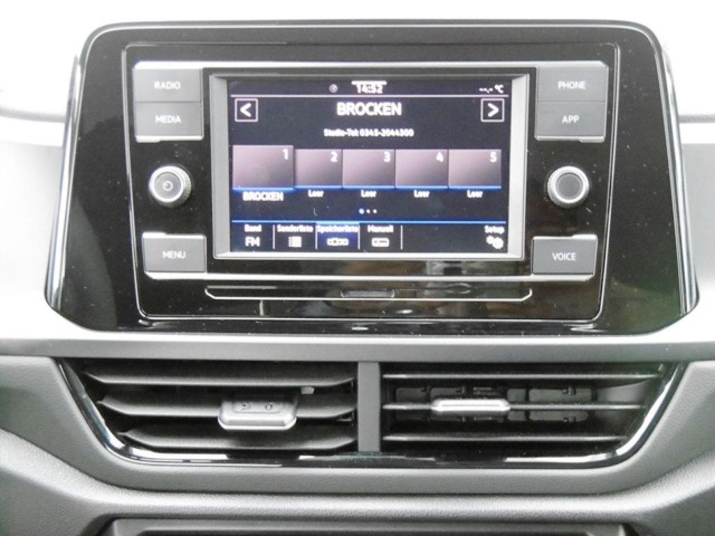 Volkswagen T-Roc 2023 г. Серебристый, пробег 33100 км