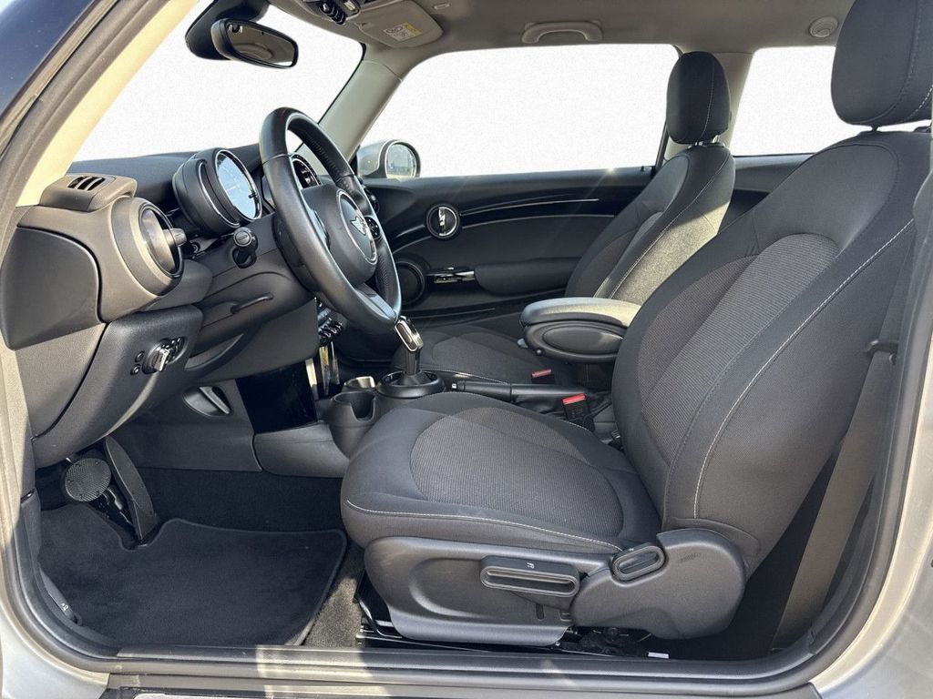 Mini COOPER 2023 г. Серебристый, пробег 59276 км