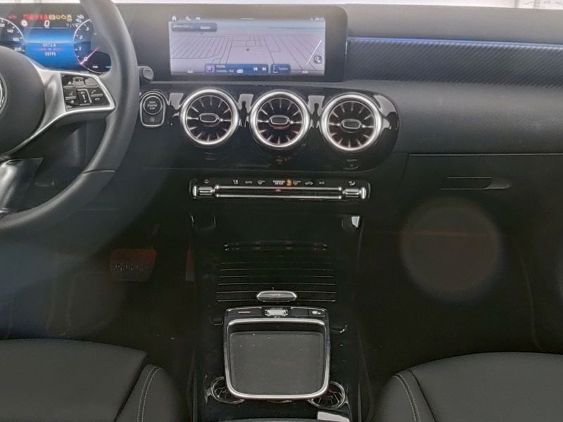 Mercedes-Benz A 200 2026 г. Серый, пробег 28795 км