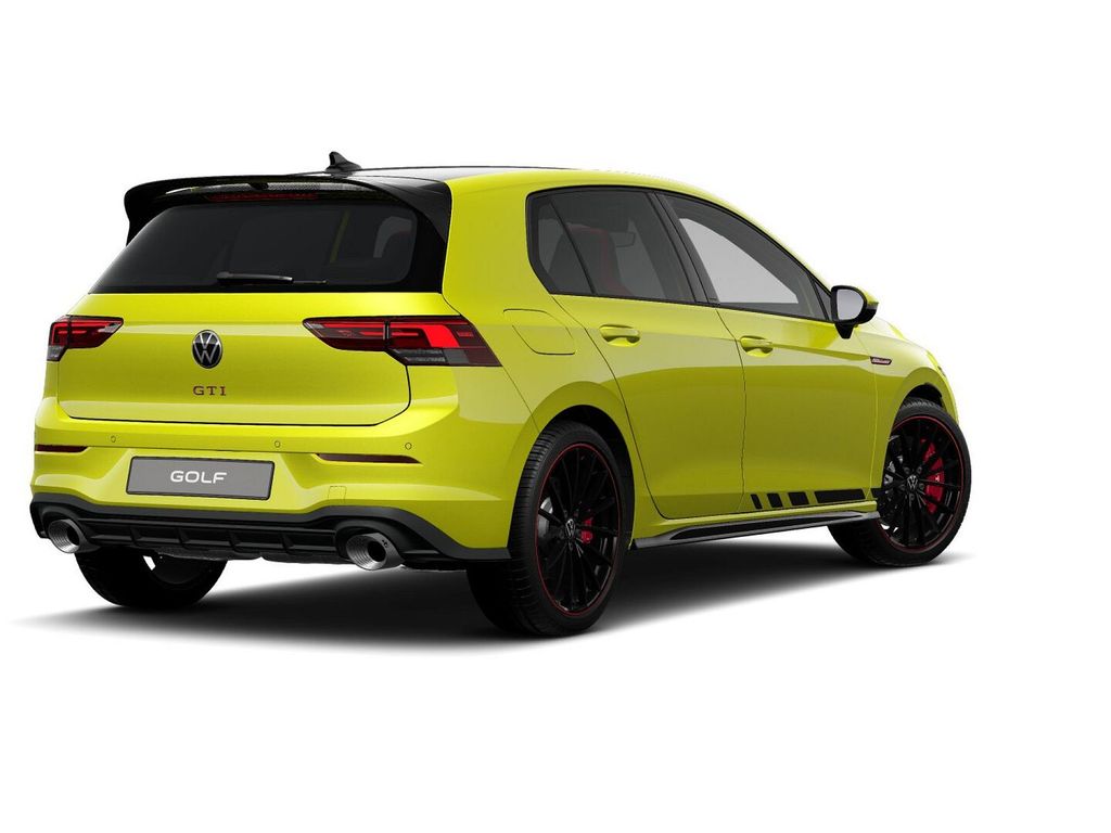 Volkswagen Golf 2024 г. Жёлтый, пробег 41860 км