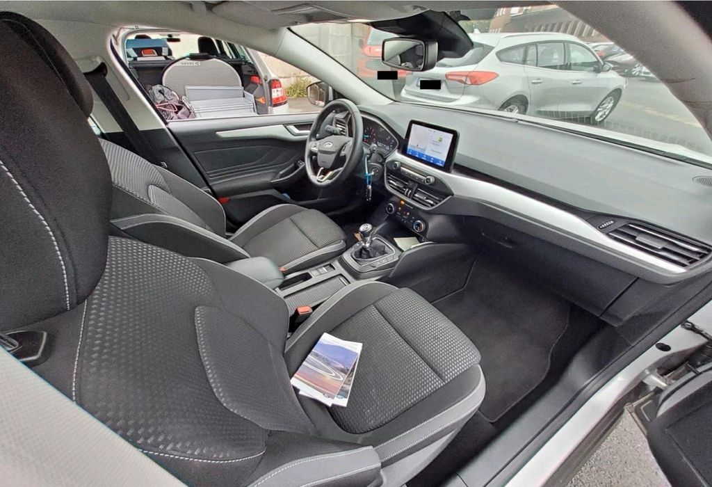 Ford Focus 2022 г. Серебристый, пробег 51400 км