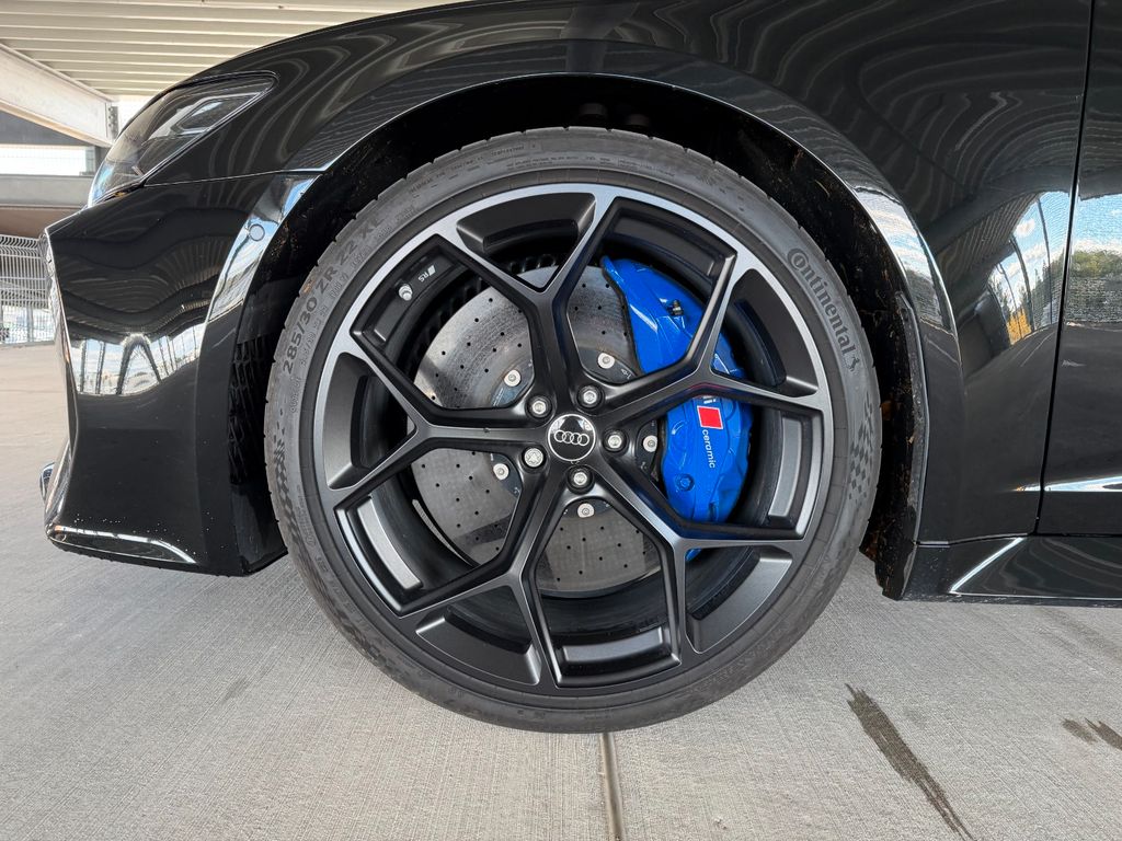 Audi RS6 2024 г. Чёрный, пробег 44900 км