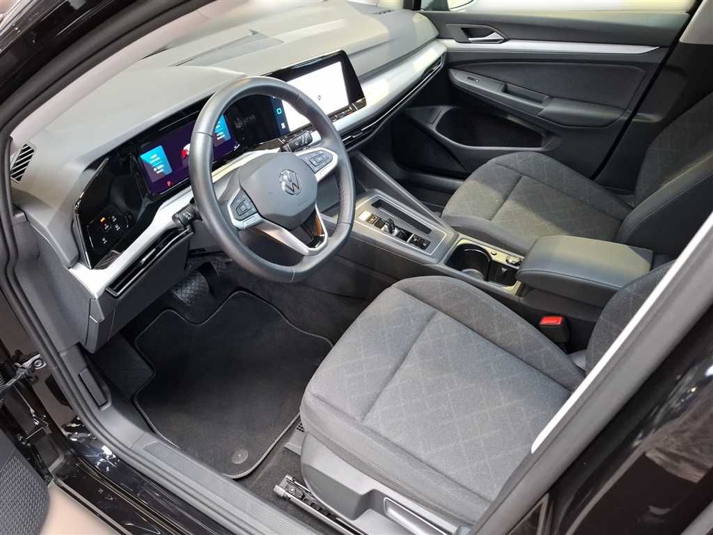 Volkswagen Golf 2024 г. Чёрный, пробег 33440 км