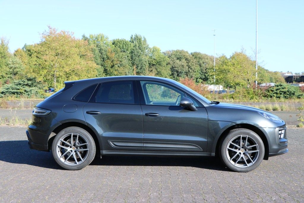 Porsche Macan 2023 г. Серый, пробег 52000 км