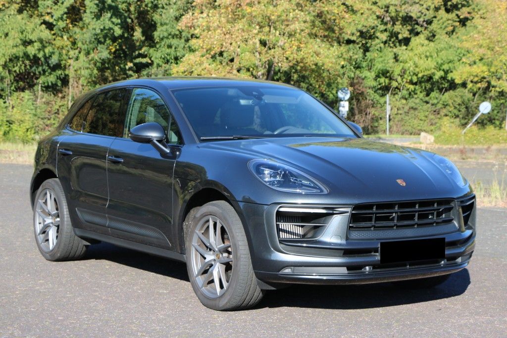Porsche Macan 2023 г. Серый, пробег 52000 км