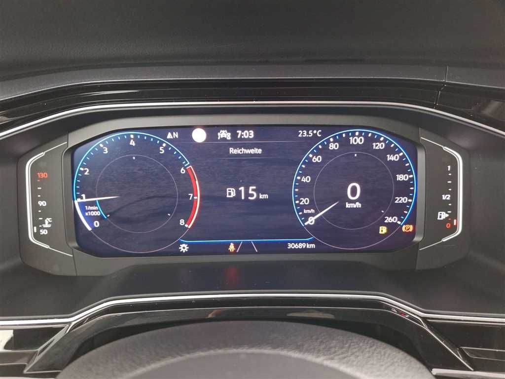 Volkswagen Polo 2024 г. Серебристый, пробег 30690 км