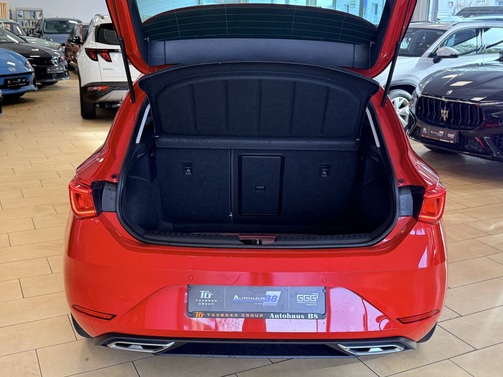 SEAT Leon 2022 г. Красный, пробег 29500 км