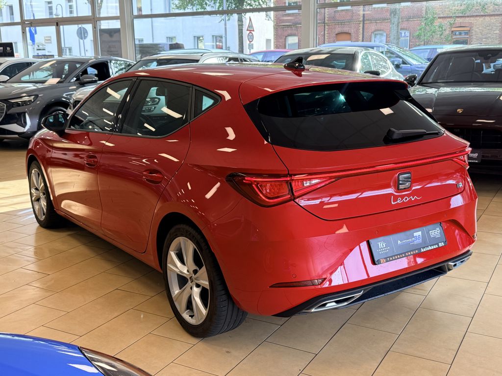 SEAT Leon 2022 г. Красный, пробег 29500 км