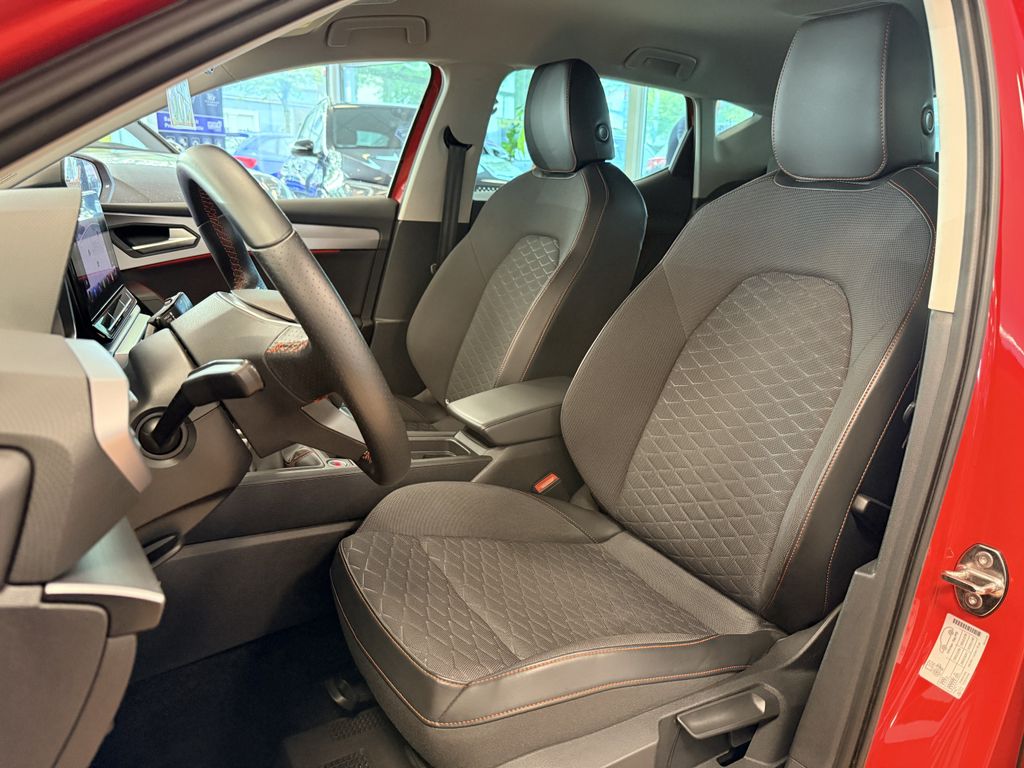 SEAT Leon 2022 г. Красный, пробег 29500 км