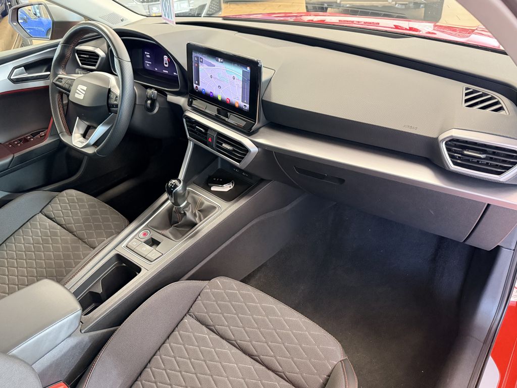 SEAT Leon 2022 г. Красный, пробег 29500 км