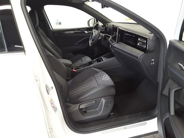 Volkswagen Tiguan 2025 г. Белый, пробег 21760 км