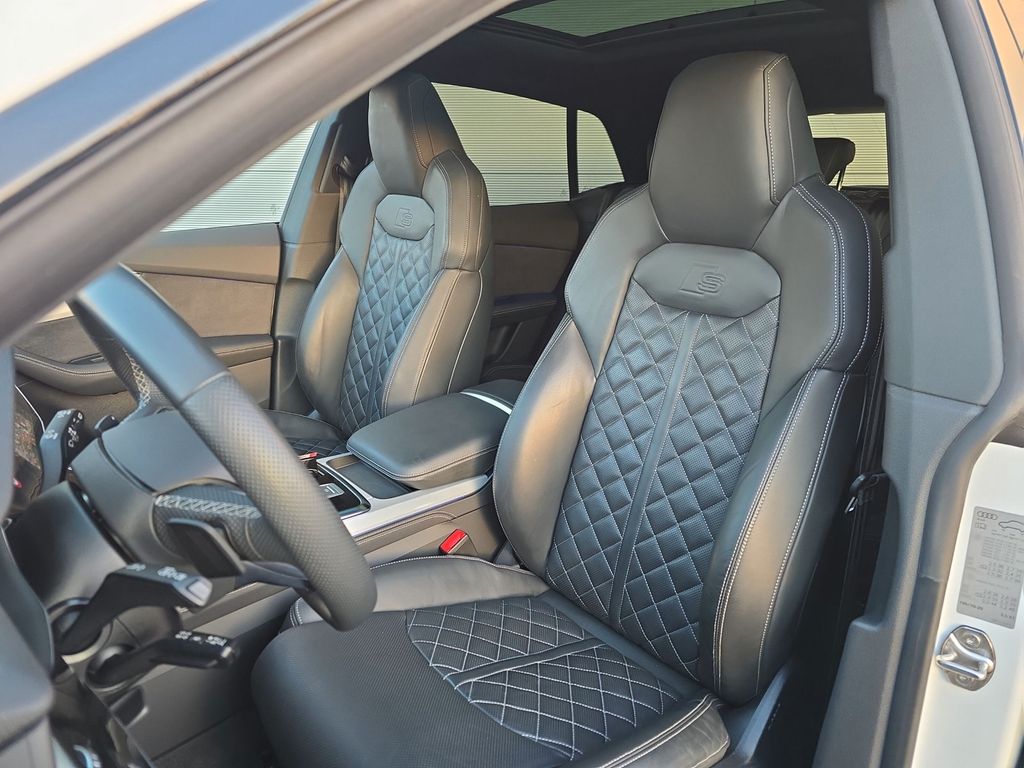 Audi Q8 2023 г. Белый, пробег 41915 км
