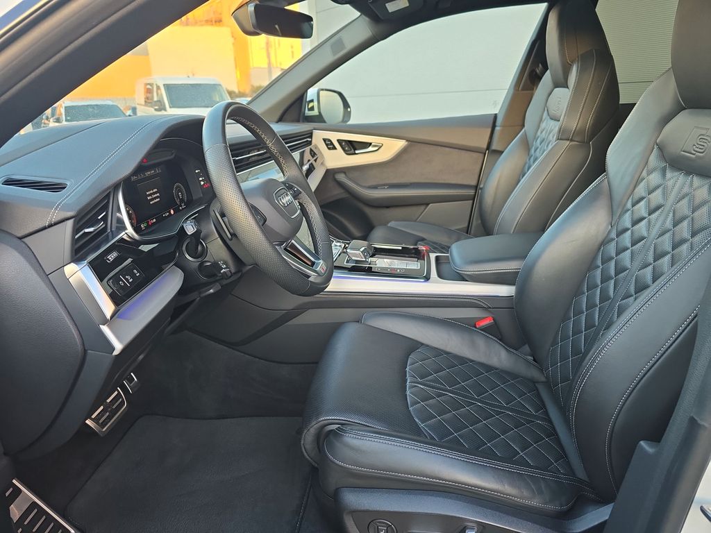 Audi Q8 2023 г. Белый, пробег 41915 км