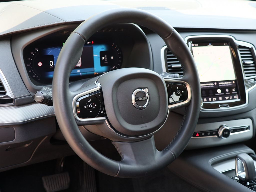 Volvo XC90 2023 г. Серый, пробег 57400 км