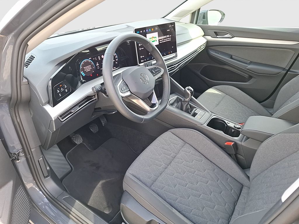 Volkswagen Golf 2024 г. Серый, пробег 12500 км