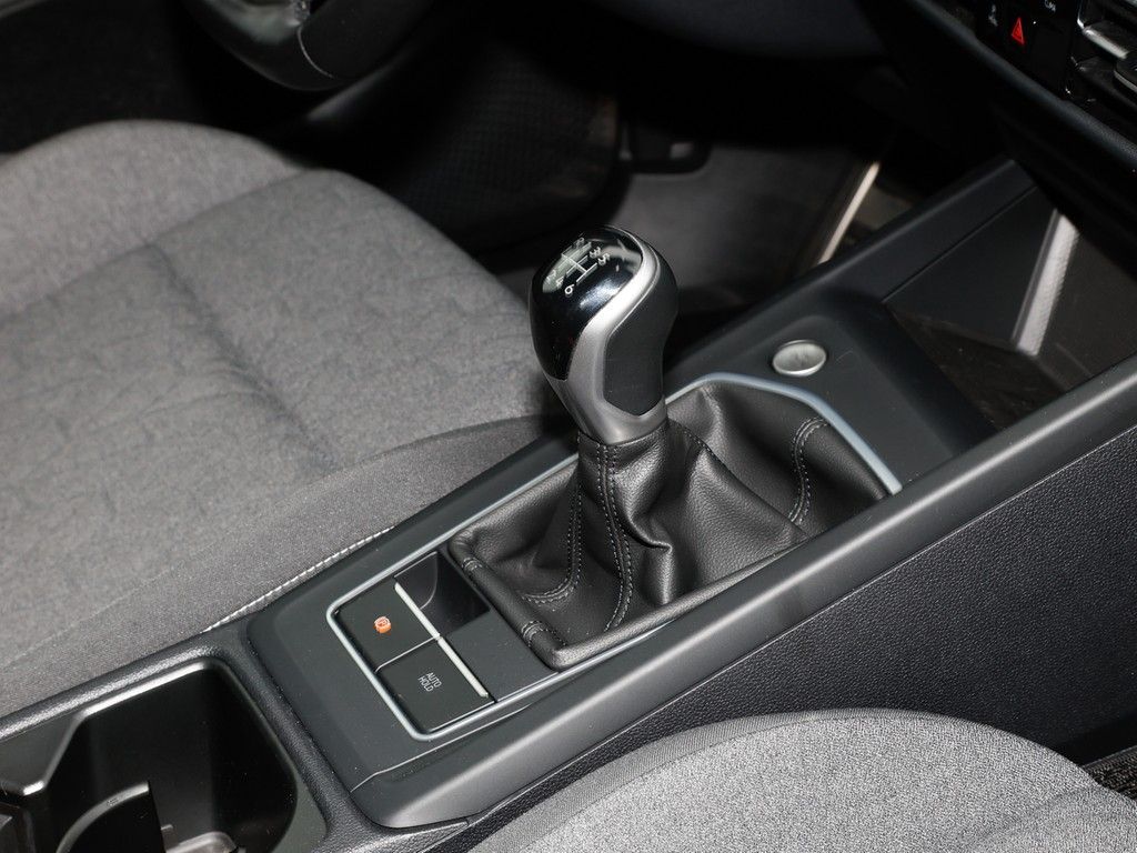 Volkswagen Golf 2024 г. Серый, пробег 14155 км
