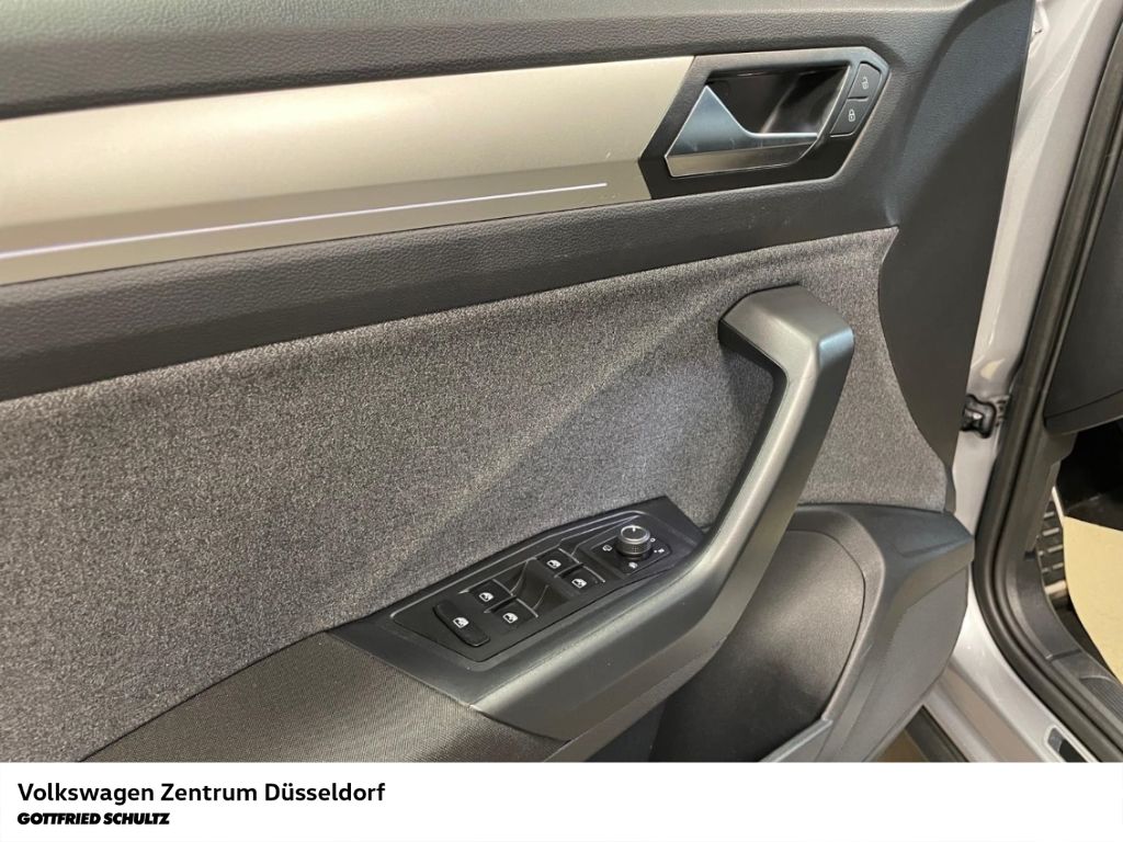 Volkswagen T-Roc 2023 г. Серебристый, пробег 40176 км