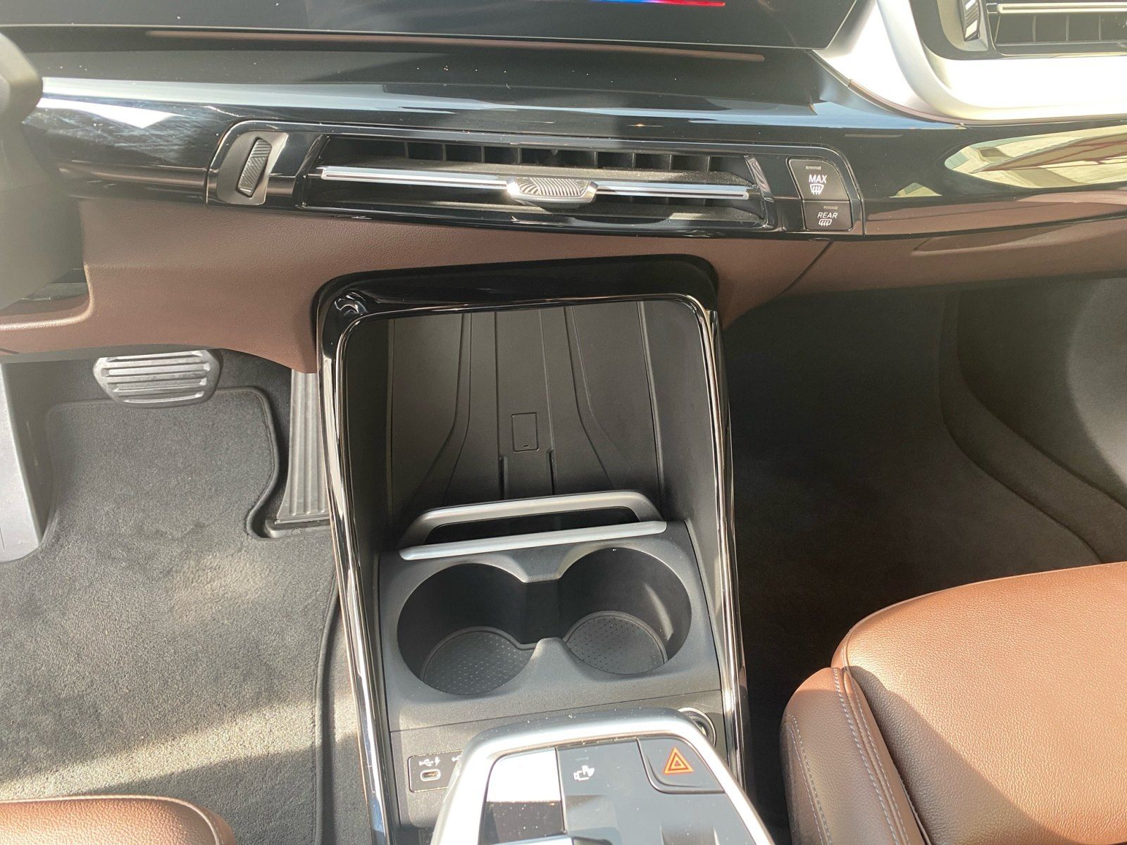 BMW 220 ACTIVE TOURER 2022 г. Белый, пробег 51451 км