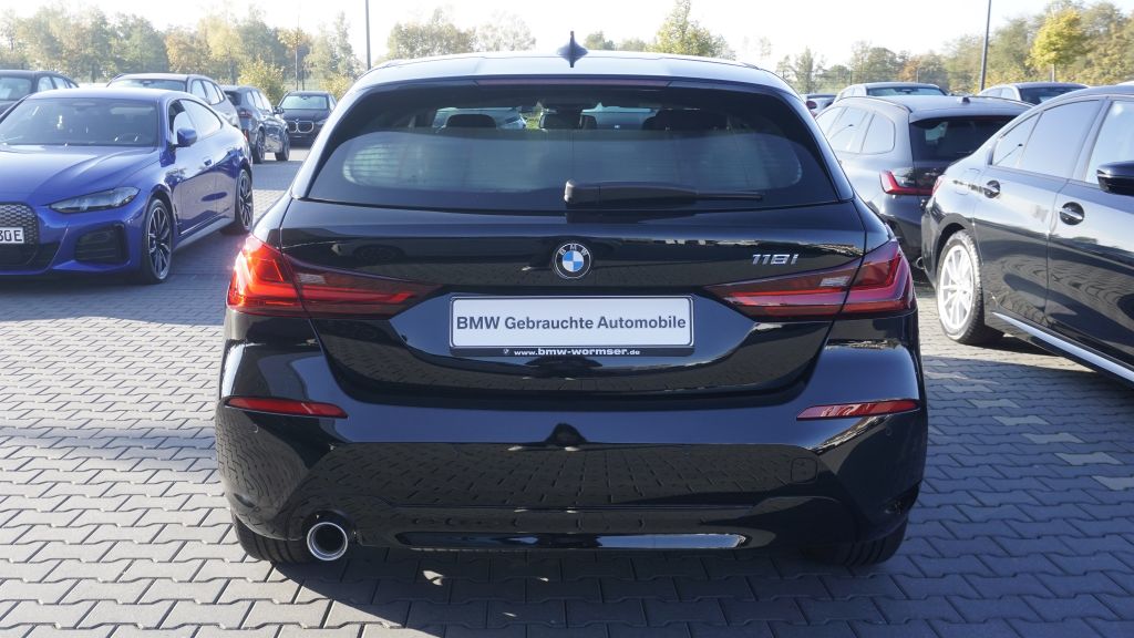 BMW 118 2023 г. Чёрный, пробег 37947 км