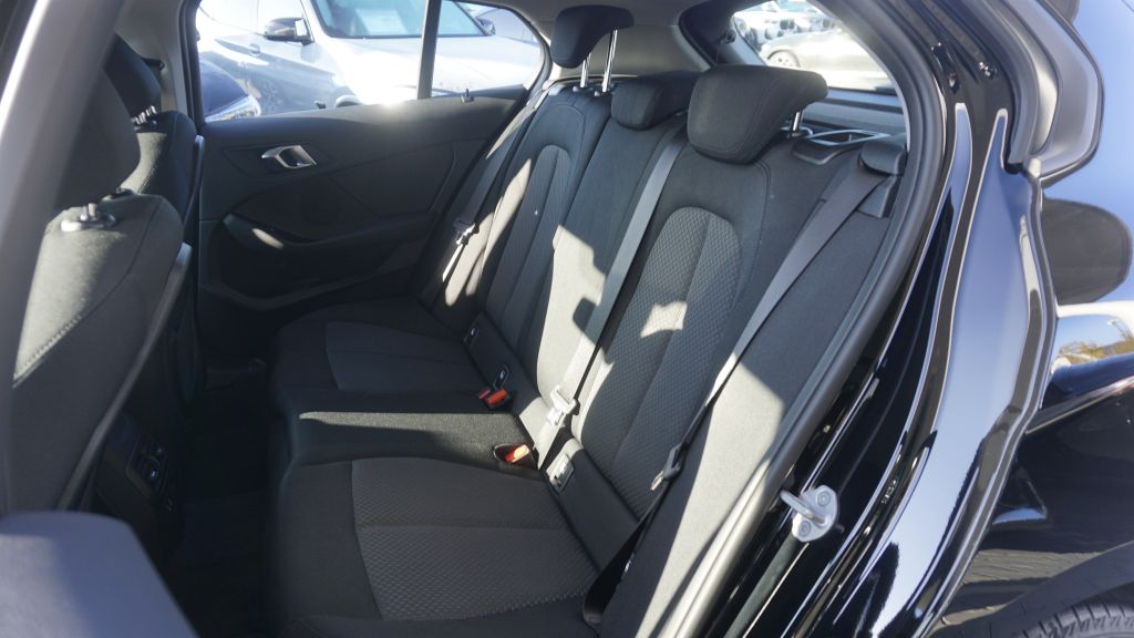 BMW 118 2023 г. Чёрный, пробег 37947 км