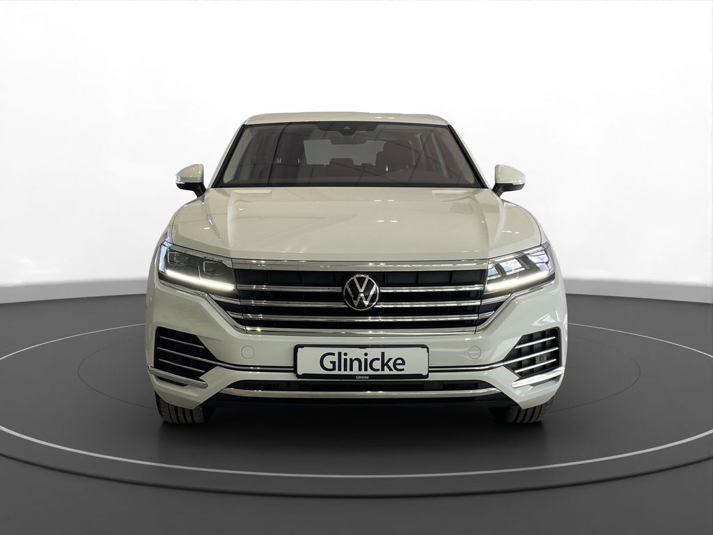 Volkswagen Touareg 2022 г. Белый, пробег 58230 км