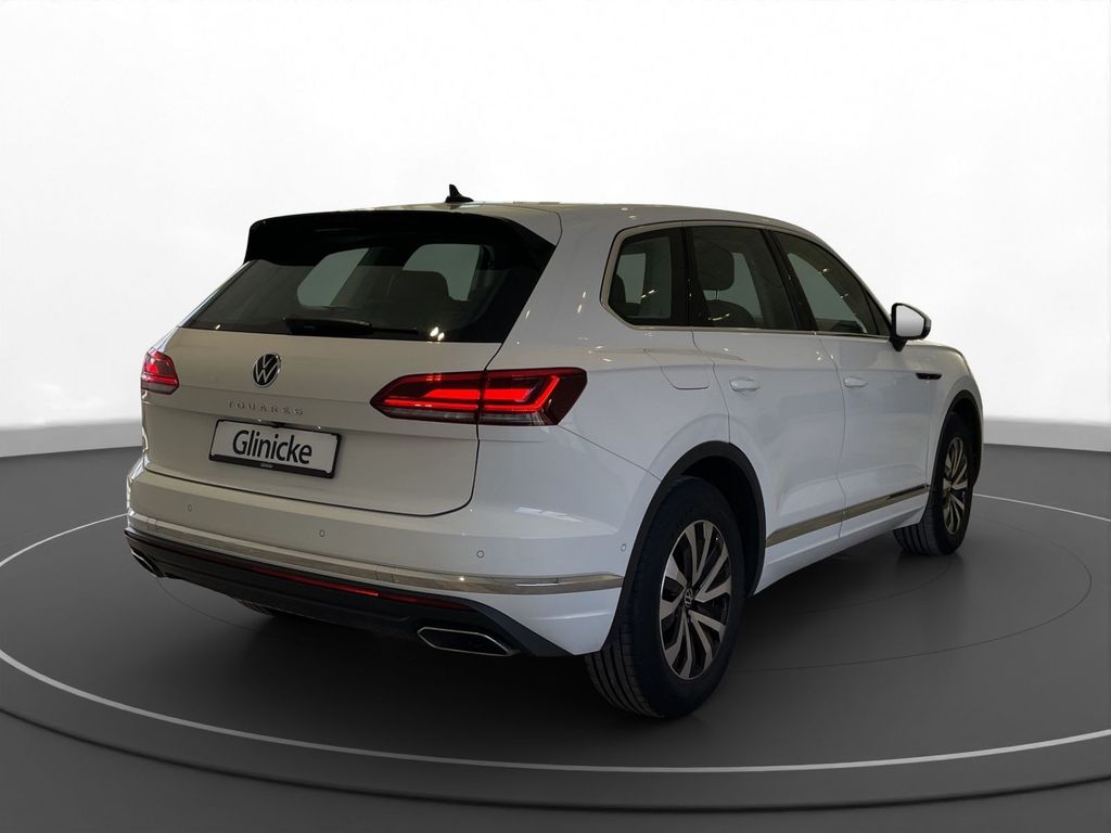 Volkswagen Touareg 2022 г. Белый, пробег 58230 км